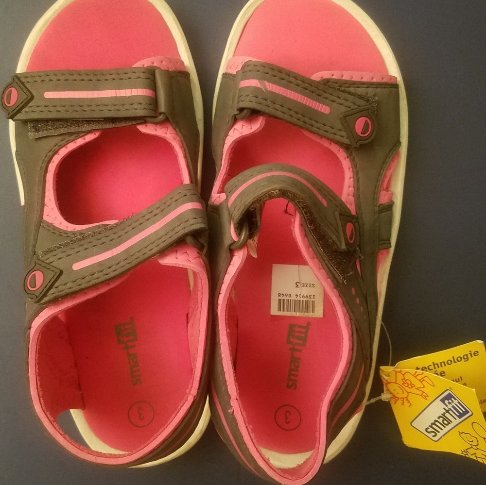 Girl's shoes
